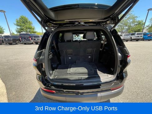 Used 2025 Jeep Grand Cherokee L Altitude AWD/4WD image 17