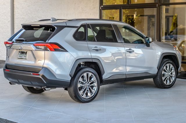 Used 2021 Toyota RAV4 XLE Premium FWD image 9