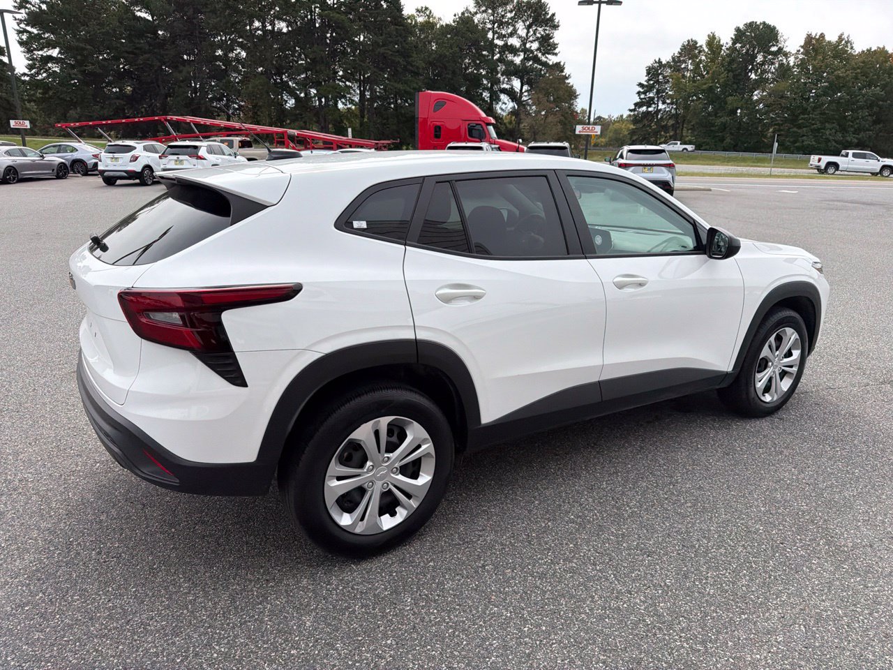 Used 2025 Chevrolet Trax LS FWD image 10