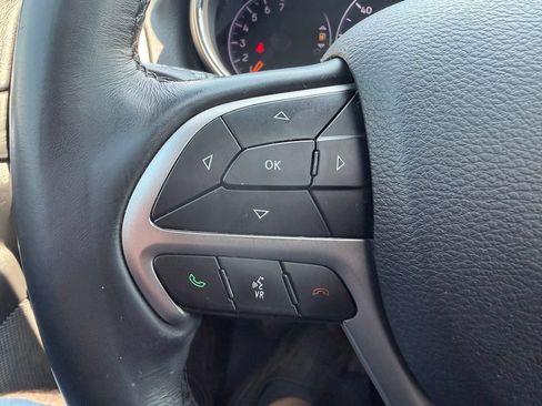 Used 2020 Jeep Grand Cherokee Altitude RWD image 17