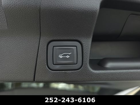 Used 2023 GMC Acadia SLE w/ Driver Convenience Package FWD image 28