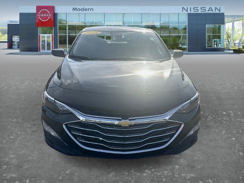 Used 2025 Chevrolet Malibu LT FWD image 2