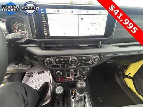 Used 2024 Jeep Gladiator Rubicon w/ Technology Group image 20