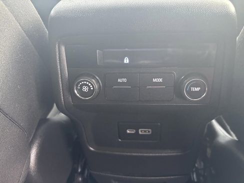 Used 2021 GMC Acadia SLE image 28