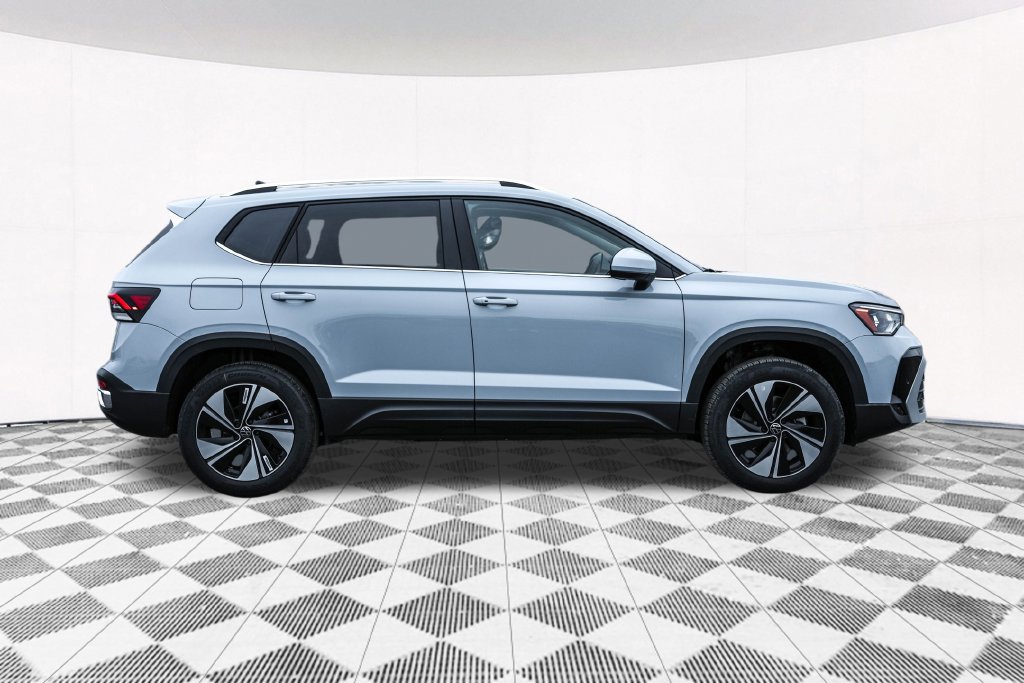 Used 2026 Volkswagen Taos SE AWD/4WD image 10