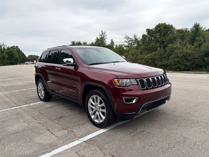 Used 2017 Jeep Grand Cherokee Limited AWD/4WD image 5