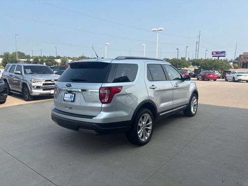 Used 2019 Ford Explorer XLT w/ Equipment Group 202A AWD/4WD image 5