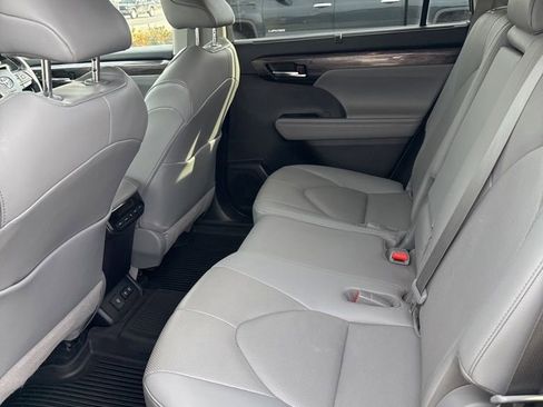 Used 2020 Toyota Highlander Limited image 8