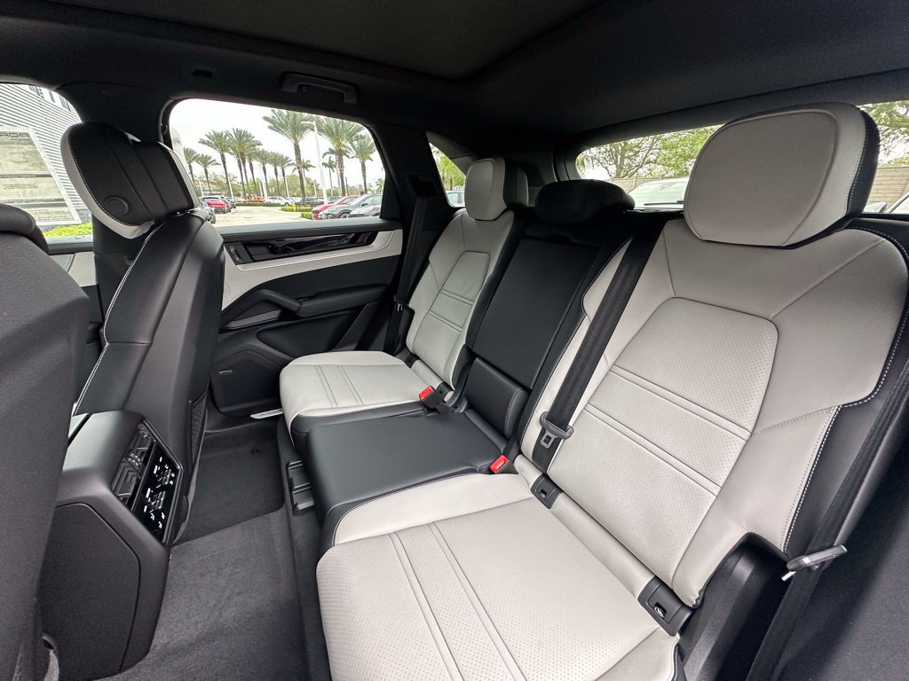 Certified 2026 Porsche Cayenne AWD/4WD image 37