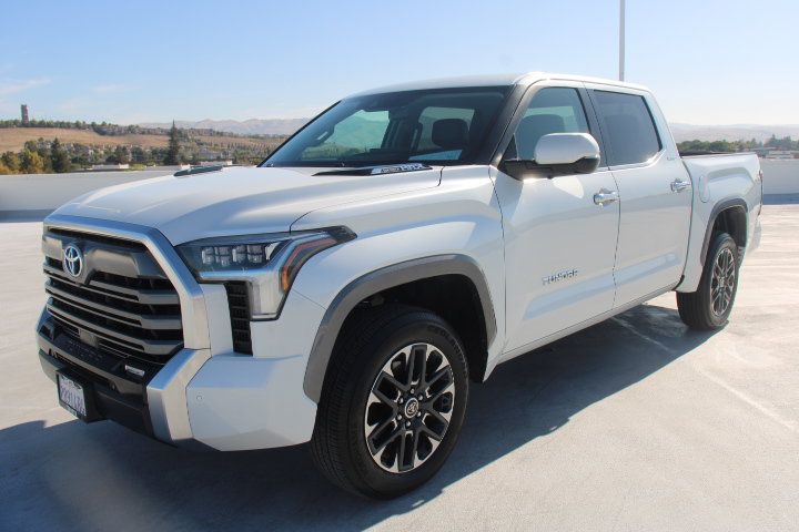 Used 2024 Toyota Tundra Limited AWD/4WD image 7
