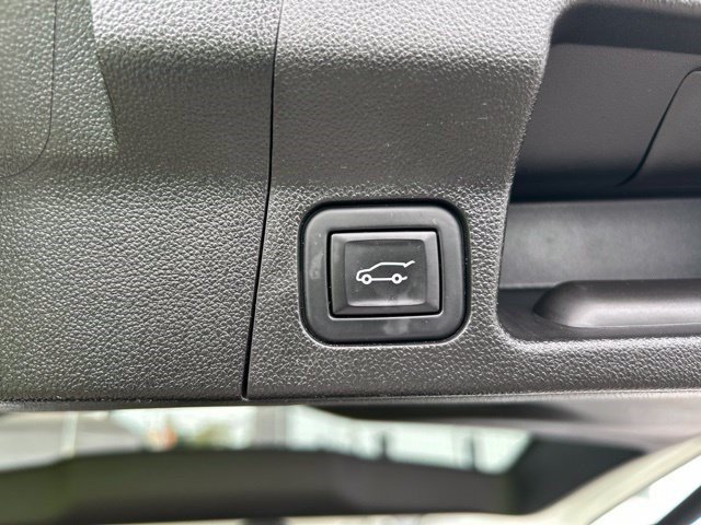 Used 2023 GMC Acadia SLT FWD image 50