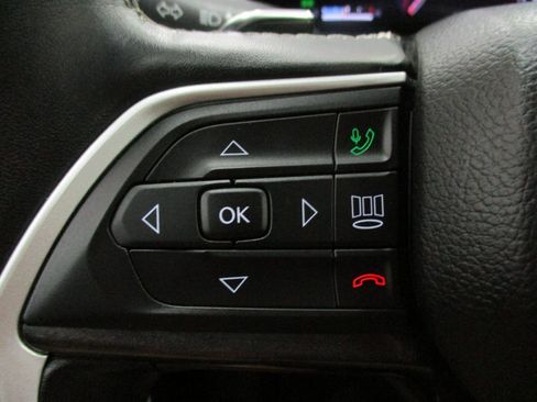Used 2022 Jeep Grand Cherokee Altitude AWD/4WD image 22