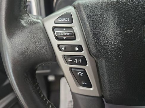 Used 2017 Nissan Titan SV image 31