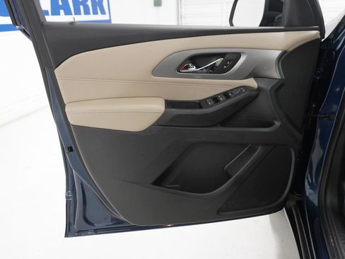 Used 2023 Chevrolet Traverse LS image 12