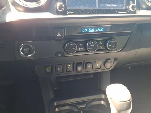 Used 2022 Toyota Tacoma TRD Off-Road w/ Technology Package RWD image 17