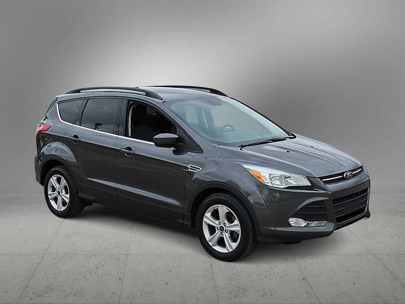 Used 2016 Ford Escape SE w/ Equipment Group 201A FWD image 2