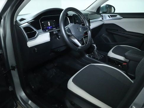 Used 2025 Volkswagen Taos SE image 18