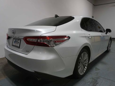 Used 2019 Toyota Camry XLE image 7