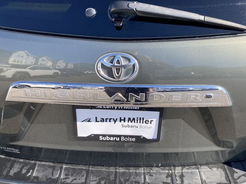 Used 2012 Toyota Highlander SE w/ Tow Pkg image 27