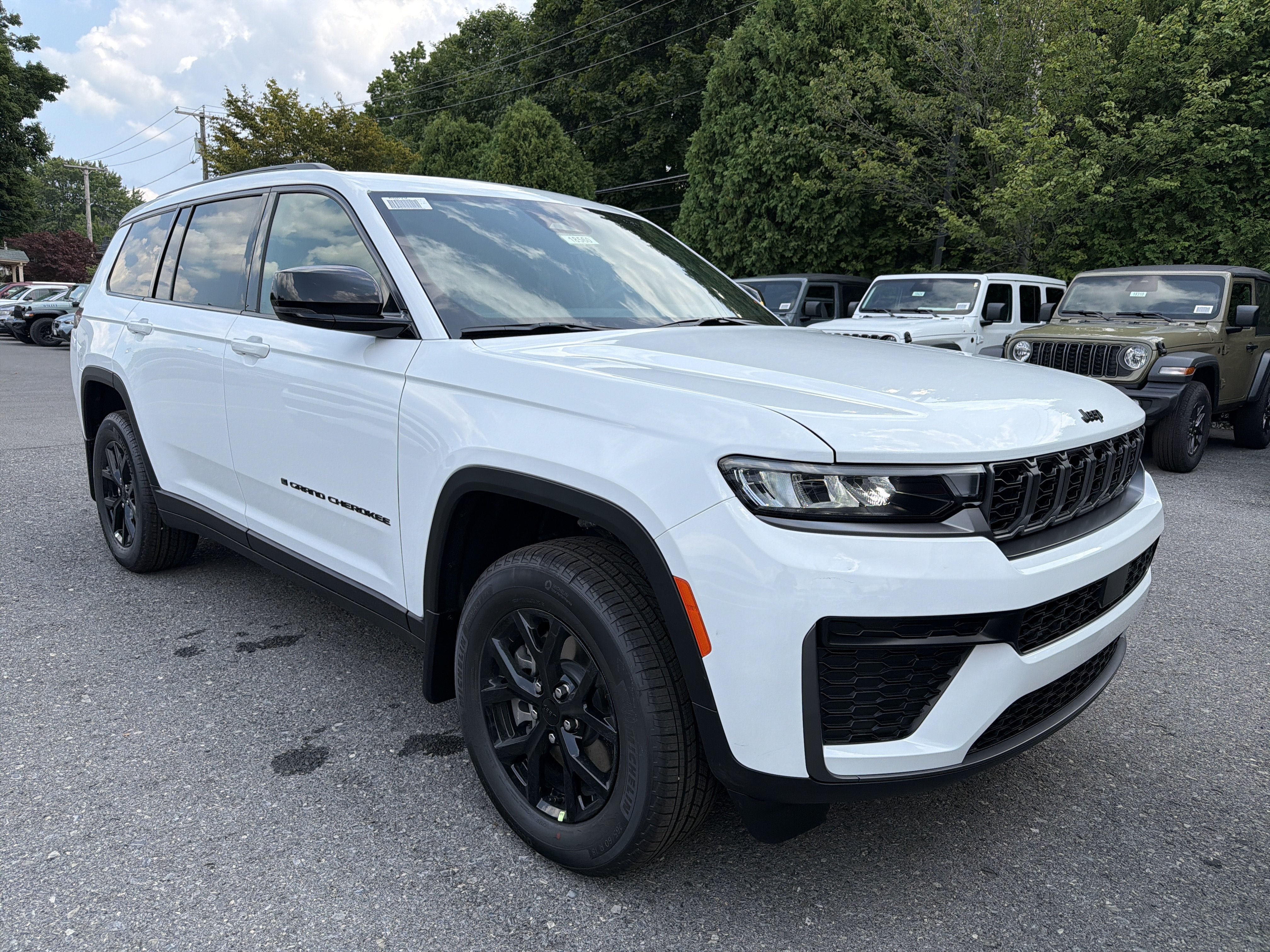 New 2026 Jeep Grand Cherokee L 4WD image 2