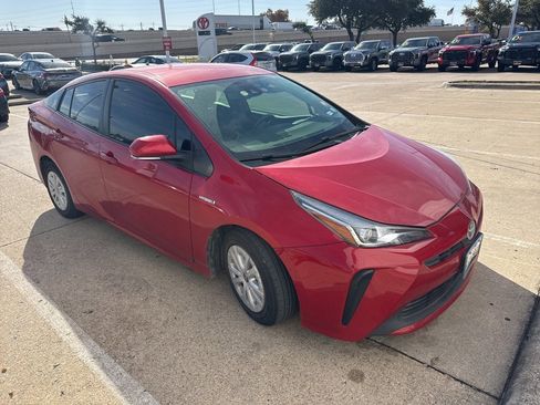 Used 2022 Toyota Prius L Eco image 3