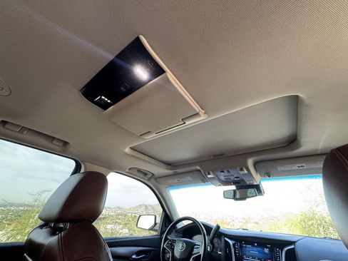 Used 2015 Cadillac Escalade Luxury image 13