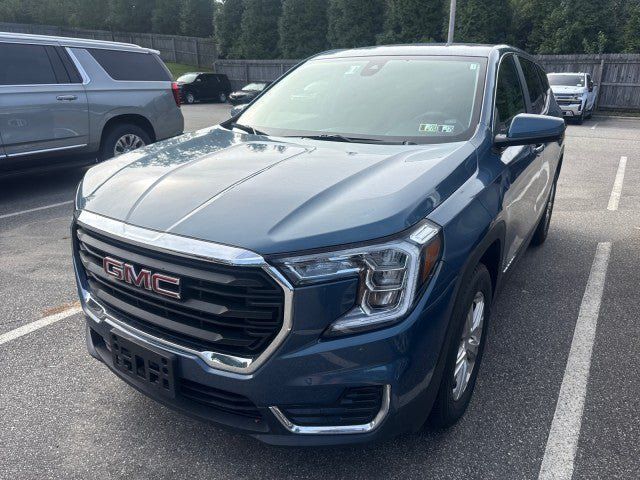 Used 2024 GMC Terrain SLE AWD/4WD image 2