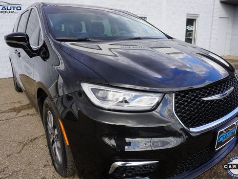 Used 2022 Chrysler Pacifica Touring-L image 7