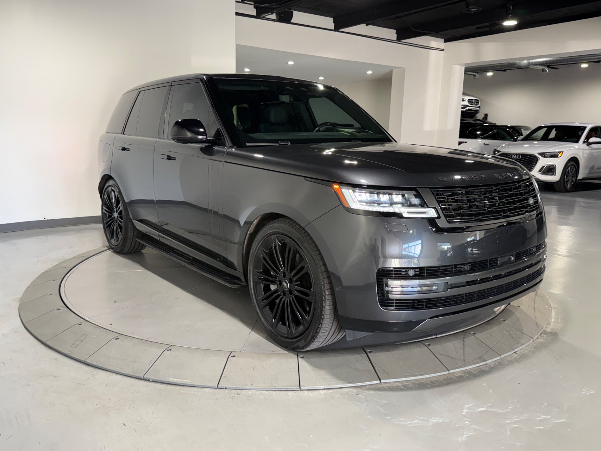 Used 2024 Land Rover Range Rover SE AWD/4WD image 8