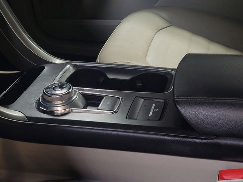 Used 2017 Ford Fusion SE w/ Fusion SE Technology Package image 26