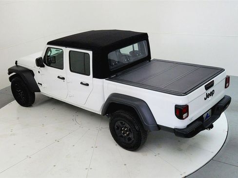 Used 2024 Jeep Gladiator Sport image 15