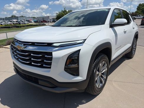 Used 2026 Chevrolet Equinox LT FWD image 4