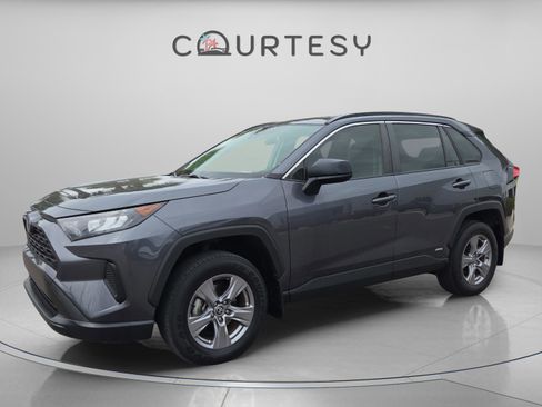 Certified 2022 Toyota RAV4 LE image 1