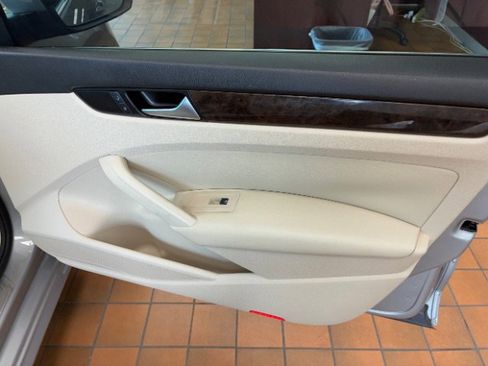 Used 2014 Volkswagen Passat TDI SEL Premium image 29