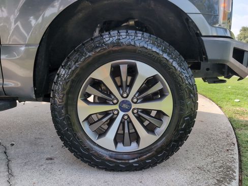 Used 2019 Ford F150 XL w/ Equipment Group 101A Mid AWD/4WD image 13