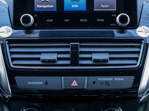 Used 2023 Mitsubishi Eclipse Cross SE image 12