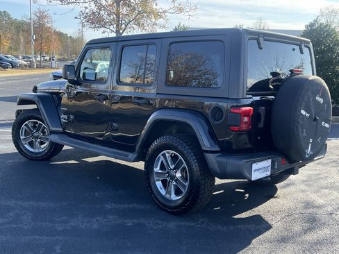 Used 2018 Jeep Wrangler Unlimited Sahara image 7