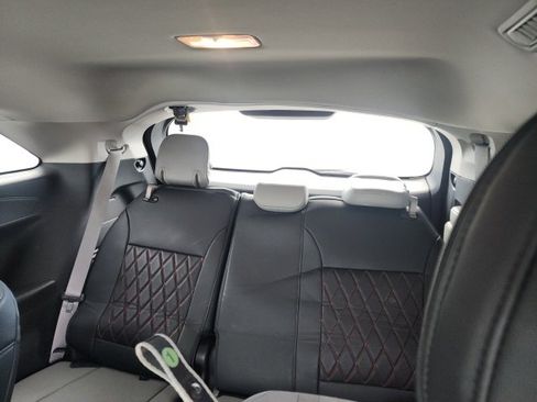 Used 2025 Toyota Sienna XLE image 10