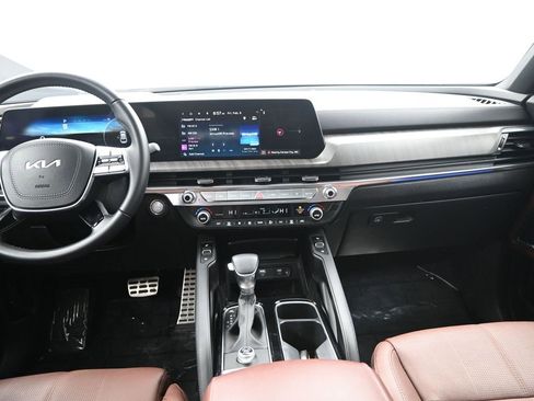 Used 2024 Kia Telluride SX w/ Towing Package image 35