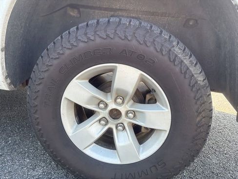 Used 2018 RAM 1500 Classic SLT AWD/4WD image 9