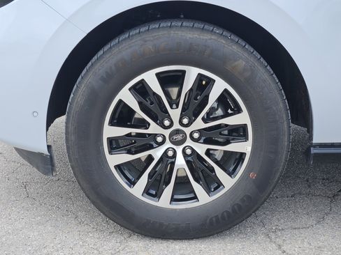 Used 2025 Ford Expedition Platinum AWD/4WD image 10