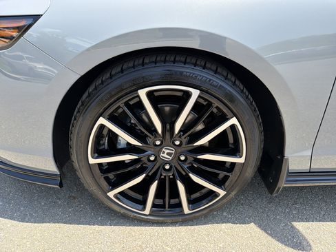 Used 2025 Honda Accord Touring image 11