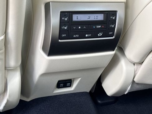 Used 2023 Lexus GX 460 Luxury w/ Sport Design Package AWD/4WD image 12