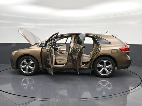 Used 2010 Toyota Venza FWD image 40