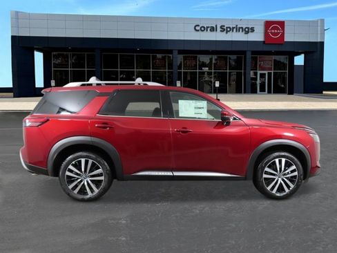 New 2025 Nissan Pathfinder Platinum image 6