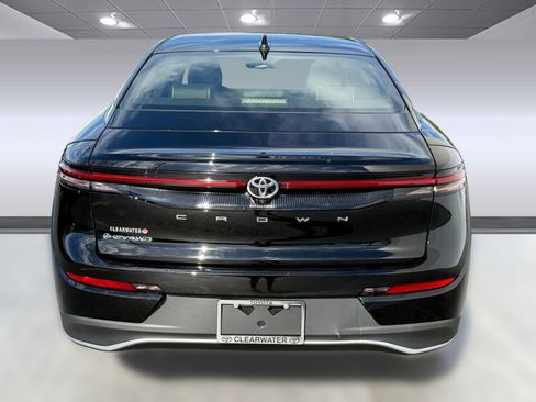 Used 2025 Toyota Crown XLE image 10
