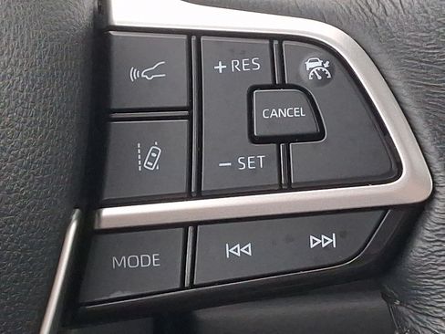 Certified 2025 Toyota Sienna XLE FWD image 25