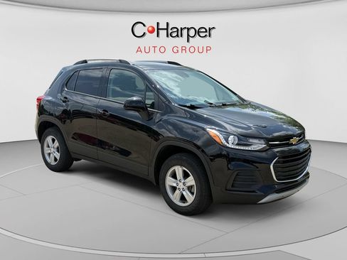 Used 2022 Chevrolet Trax LT w/ LT Convenience Package AWD/4WD image 1