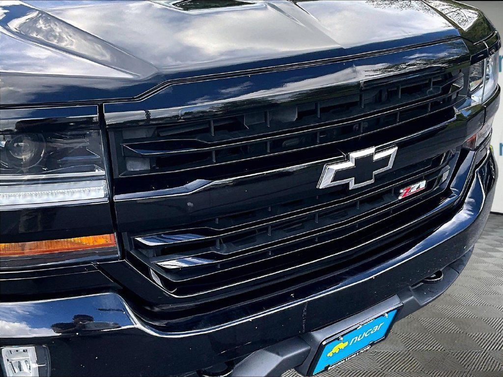 Used 2017 Chevrolet Silverado 1500 LT w/ Midnight Edition AWD/4WD image 32