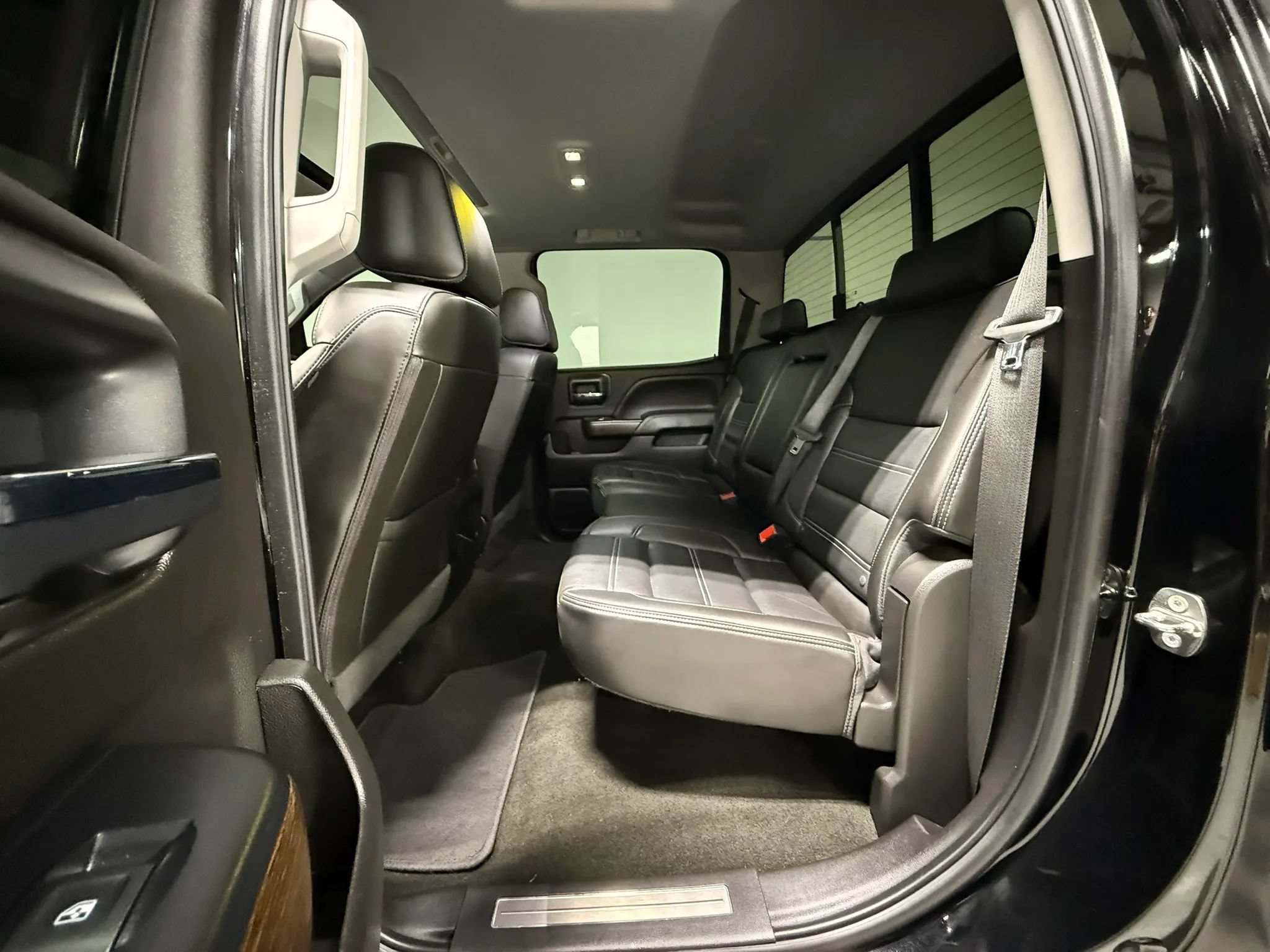 Used 2018 GMC Sierra 2500 Denali w/ Duramax Plus Package AWD/4WD image 15